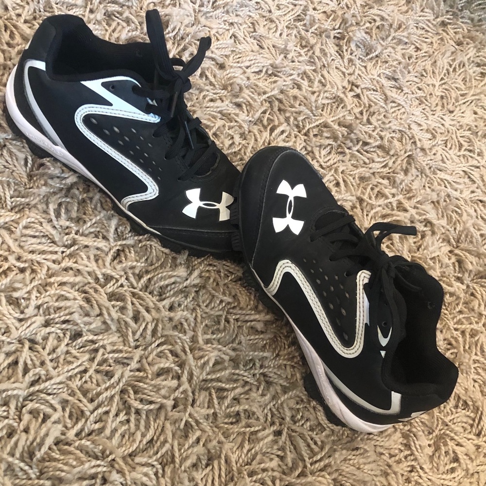 Baseball cleats